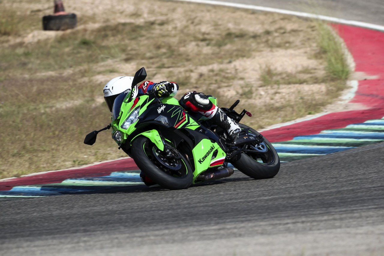 DueruoteTG #172 - Kawasaki Ninja ZX4-RR: quattro cilindri e ignoranza old style!